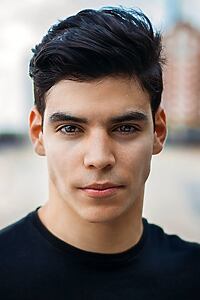 Porträt von Aaron Dominguez