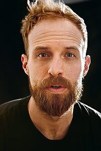 Porträt von Adam David Thompson