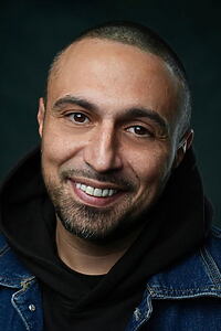 Porträt von Adam Deacon
