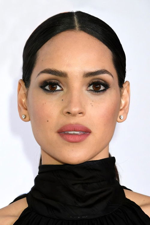 Porträt von Adria Arjona