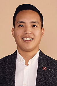 Porträt von Alan Yang