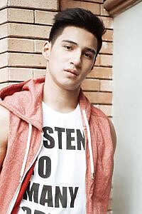 Porträt von Albie Casiño