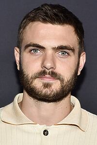 Porträt von Alex Roe