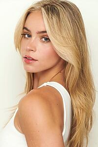 Porträt von Alexa Blair Robertson