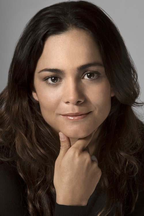 Porträt von Alice Braga