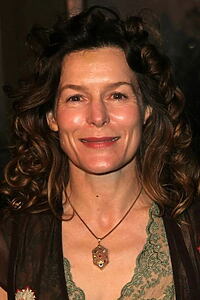 Porträt von Alice Krige
