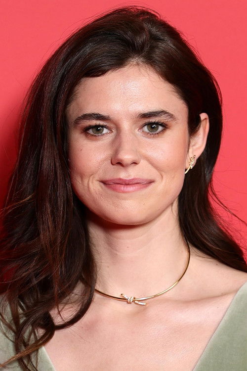 Porträt von Alison Oliver