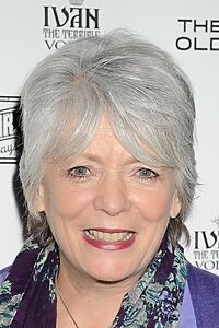 Porträt von Alison Steadman