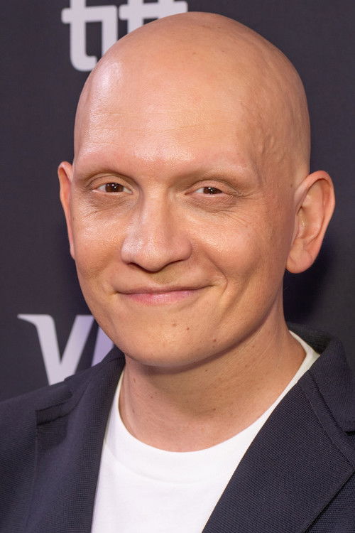 Porträt von Anthony Carrigan