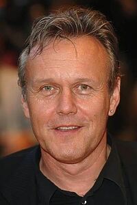 Porträt von Anthony Stewart Head