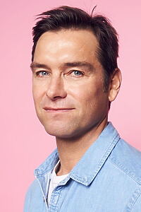 Porträt von Antony Starr