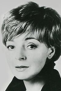 Porträt von Barbara Leigh-Hunt
