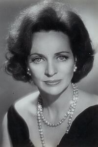 Porträt von Beatrice Straight