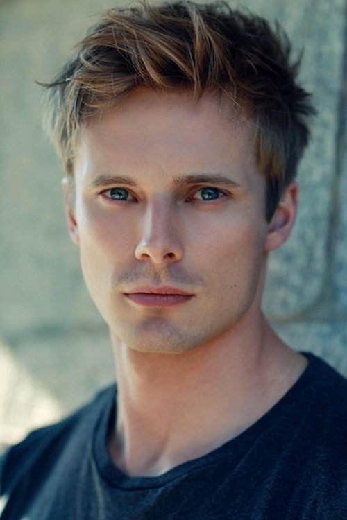 Porträt von Bradley James