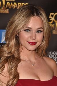 Porträt von Brec Bassinger