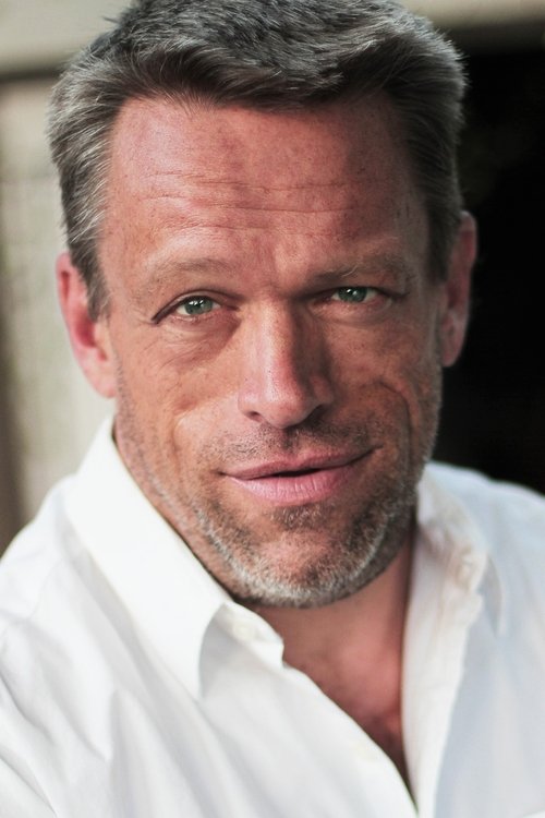 Porträt von Brian Thompson
