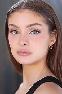 Porträt von Brighton Sharbino