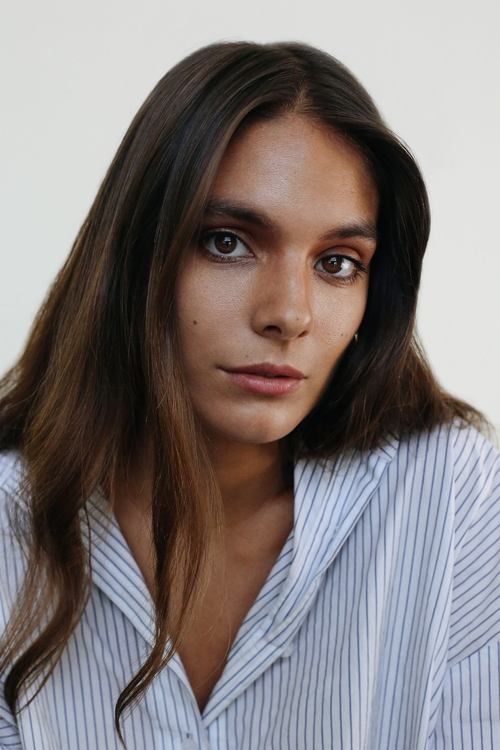 Porträt von Caitlin Stasey