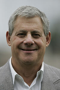 Porträt von Cameron Mackintosh