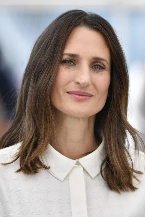 Porträt von Camille Cottin