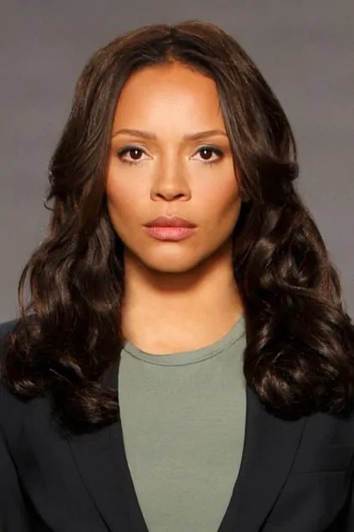 Porträt von Carmen Ejogo