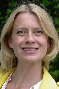 Porträt von Caroline Peters