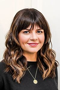Porträt von Casey Wilson