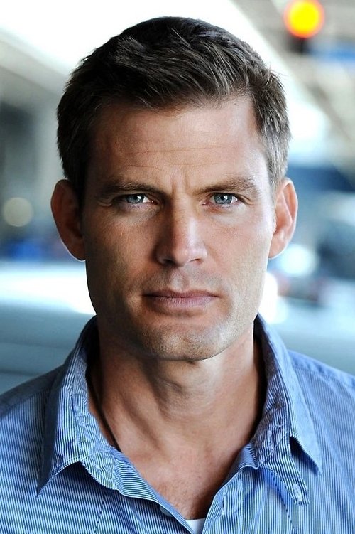 Porträt von Casper Van Dien