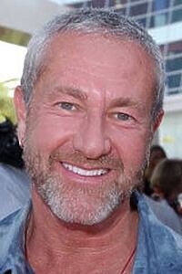 Porträt von Charlie Adler