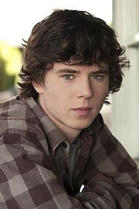 Porträt von Charlie McDermott