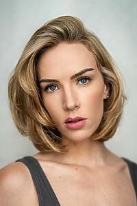 Porträt von Charlotte Kirk