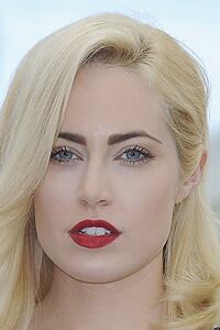 Porträt von Charlotte Sullivan