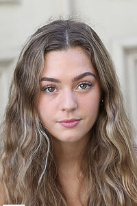 Porträt von Chloe Lang