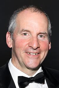 Porträt von Chris Barrie