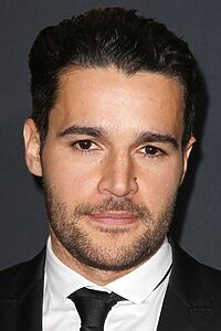 Porträt von Christopher Abbott