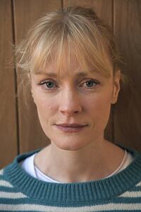 Porträt von Claire Skinner