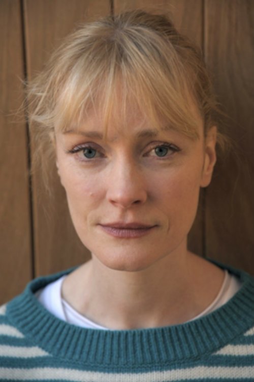 Porträt von Claire Skinner