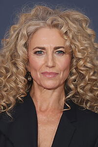 Porträt von Claudia Black