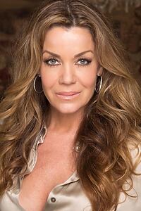 Porträt von Claudia Christian