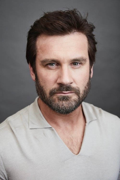 Porträt von Clive Standen