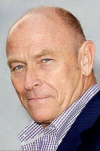 Porträt von Corbin Bernsen