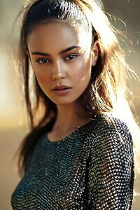 Porträt von Courtney Eaton