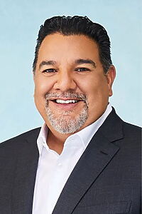 Porträt von Cris Abrego