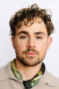 Porträt von Dacre Montgomery