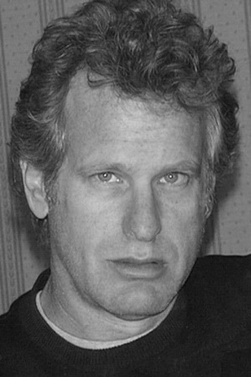 Porträt von Dale Launer