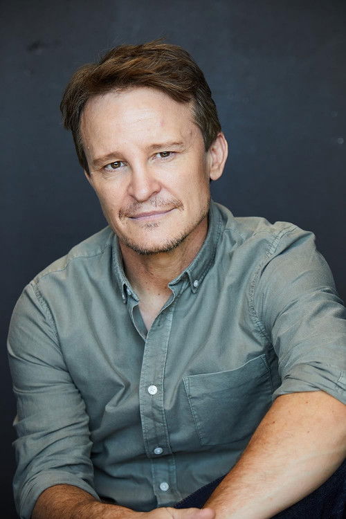 Porträt von Damon Herriman