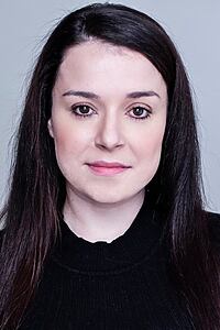 Porträt von Dani Harmer