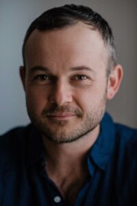 Porträt von Daniel Henshall