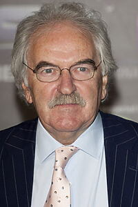 Porträt von Des Lynam