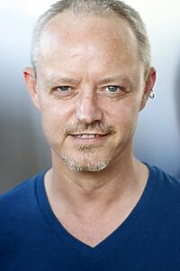 Porträt von Desmond Askew
